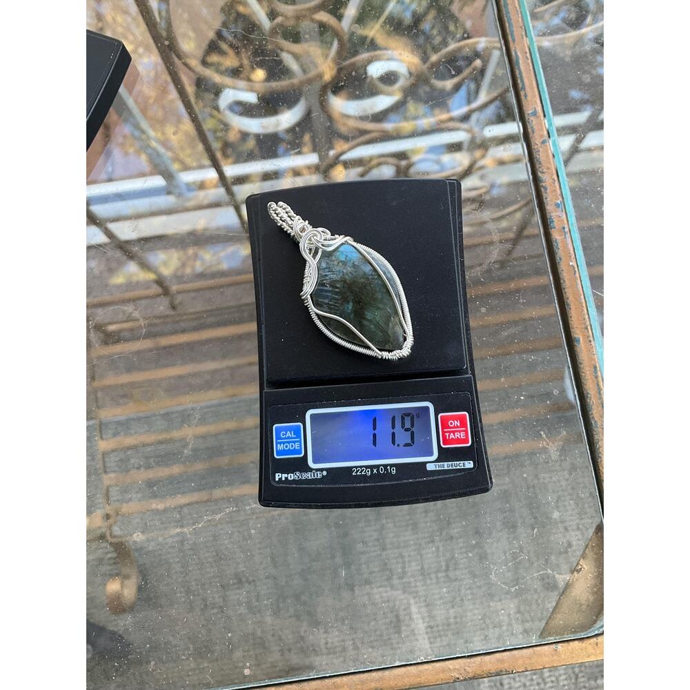 Handcrafted Labradorite Pendant - Picture 10 of 10